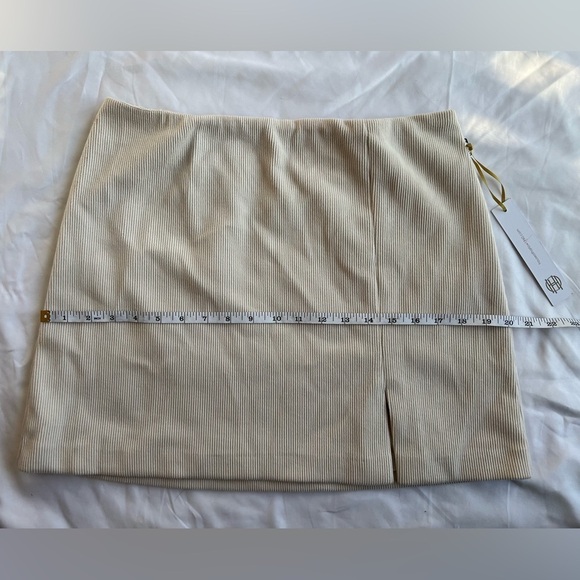 House of Harlow 1960 Cream Corduroy Mini Skirt Medium - Picture 9 of 9